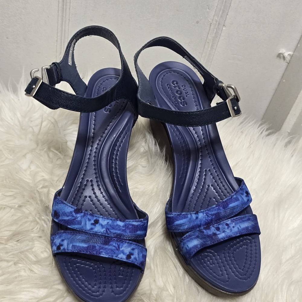 CROCS Women's Navy & Blue Tie-Dye Wedge Sandals